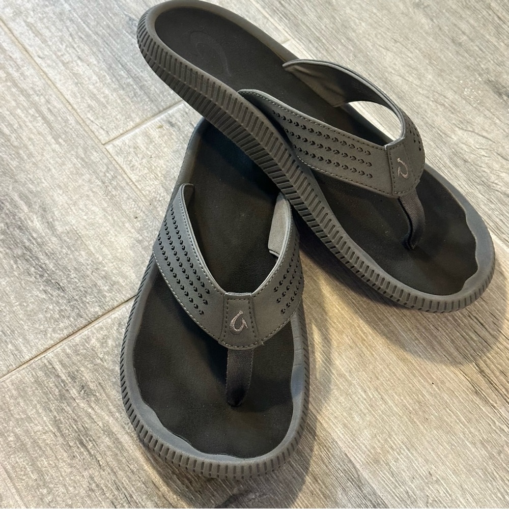 Olukai Ulele Men's Gray Flip Flops